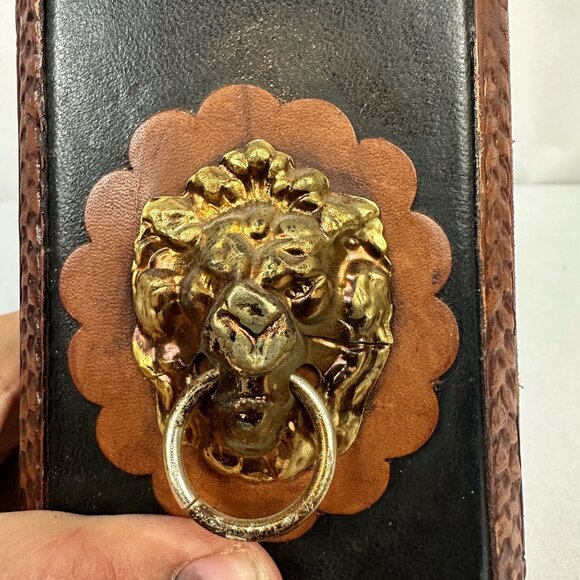 Leather Wrapped Whiskey Decanter With Lion Motif & Wooden Stopper A Menini Italy - Picture 2 of 7